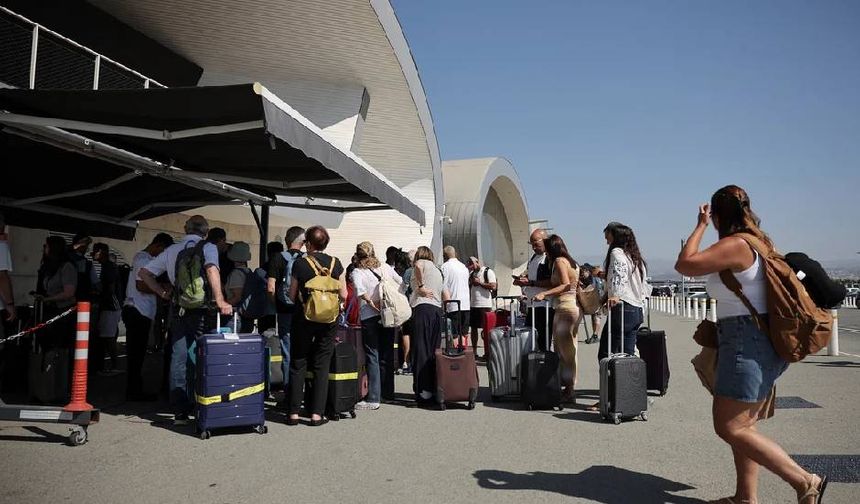 Güney Kıbrıs’ta turist sayısı 2025’te yüzde 12,2 arttı...