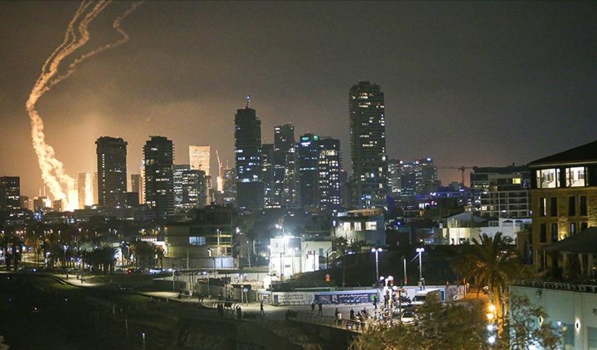 Tel Aviv'den dumanlar yükseliyor