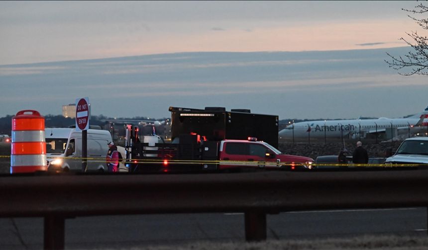 New York'taki LaGuardia Havalimanı'nda iki yolcu uçağı çarpıştı