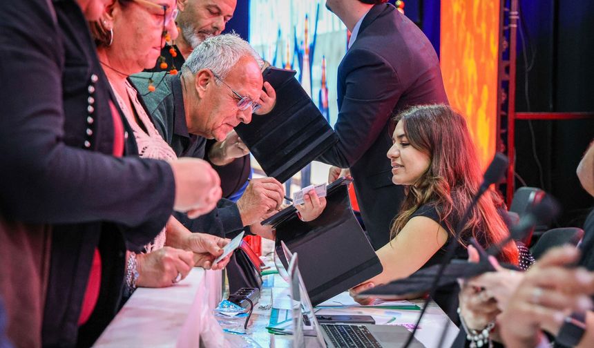 Saat 18.00 itibariyle toplam 2100 oy kullanıldı