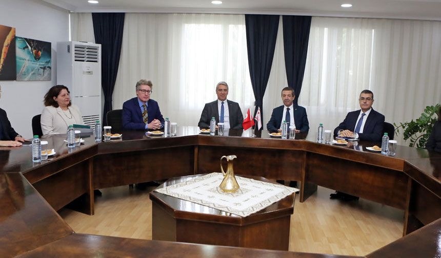 Dışişleri Bakanı Ertuğruloğlu, Özügergin’i kabul etti