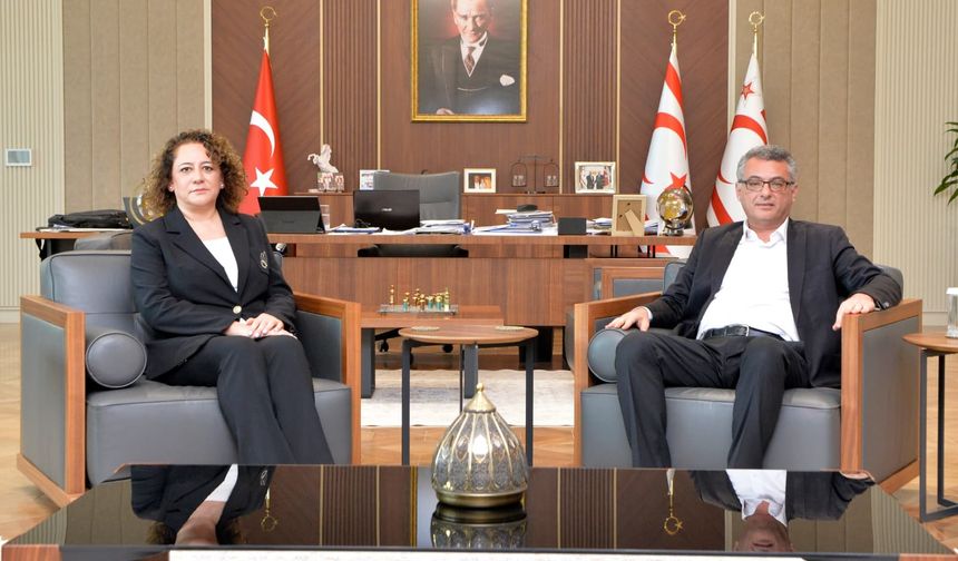 Erhürman, KKTC Bakü Temsilcisi Ufuk Arca Turganer ile görüştü