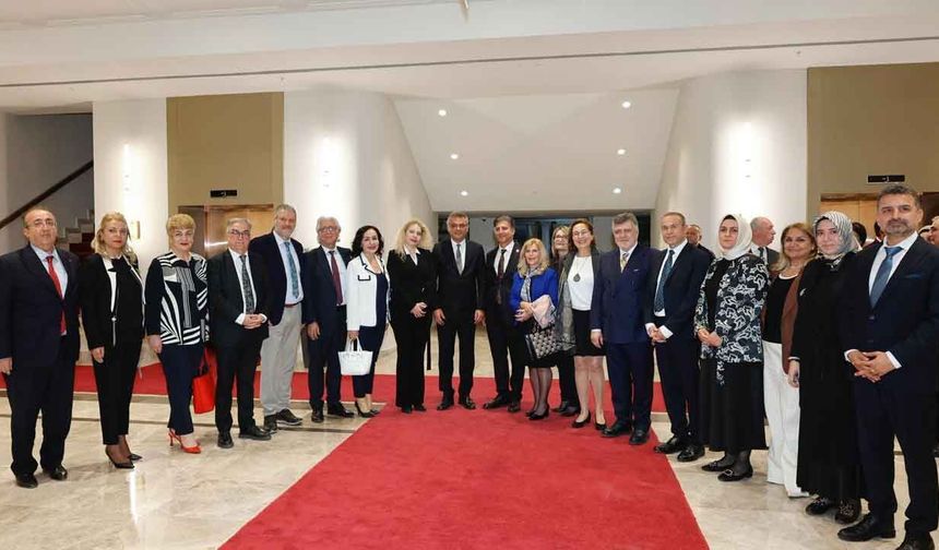 Erhürman, Türk Dünyası Arabulucular Birliği ve Kıbrıs Türk Barolar Birliği'ni kabul etti