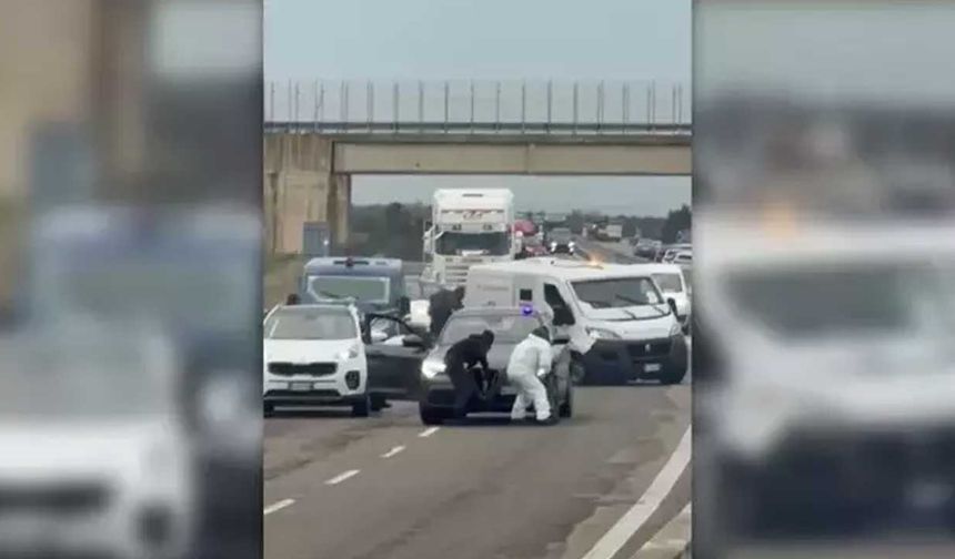 İtalya'da film sahnesi gibi soygun girişimi!