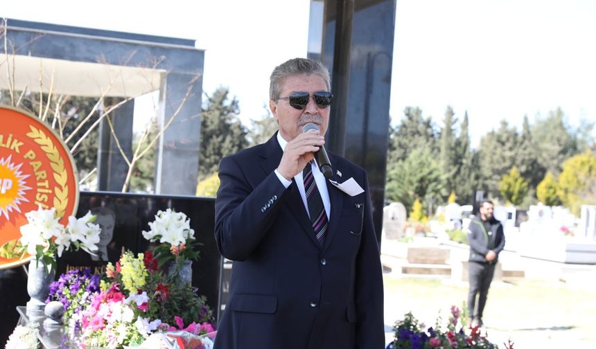 Ünal Üstel: Bir çok tarihi projemizin ilk adımını atan İrsen Küçük’ü rahmet ve minnetle anıyoruz