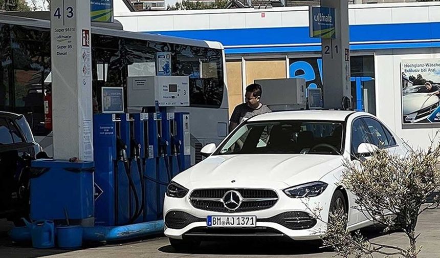 Almanlar araçlarına daha ucuz yakıt almak için Polonya’ya gidiyor