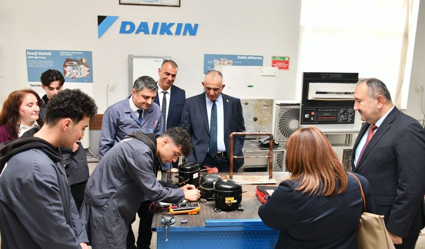 Bakan Çavuşoğlu, İstanbul’da temaslarda bulunuyor