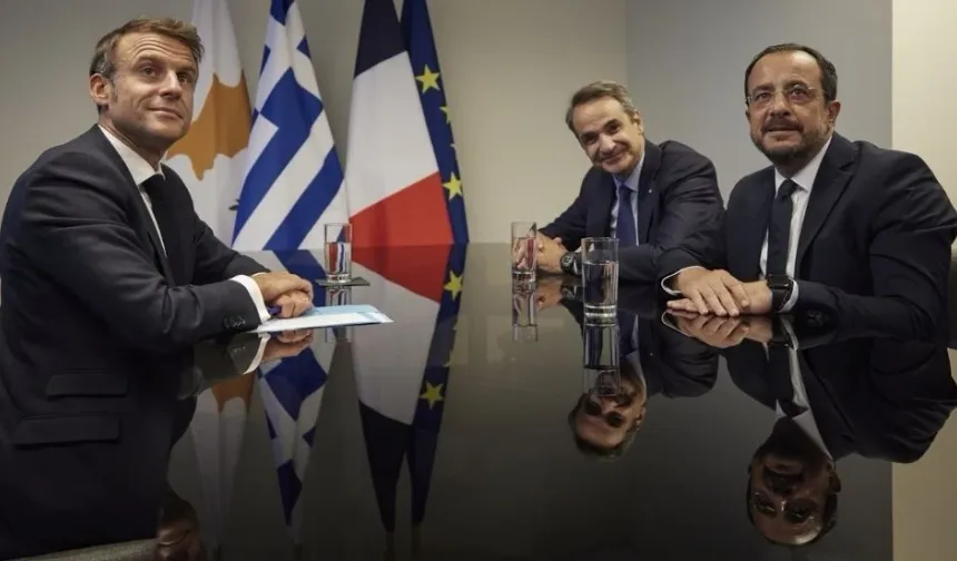 Emmanuel Macron ve Kriakos Miçotakis, Güney Kıbrıs'ı ziyaret edecek