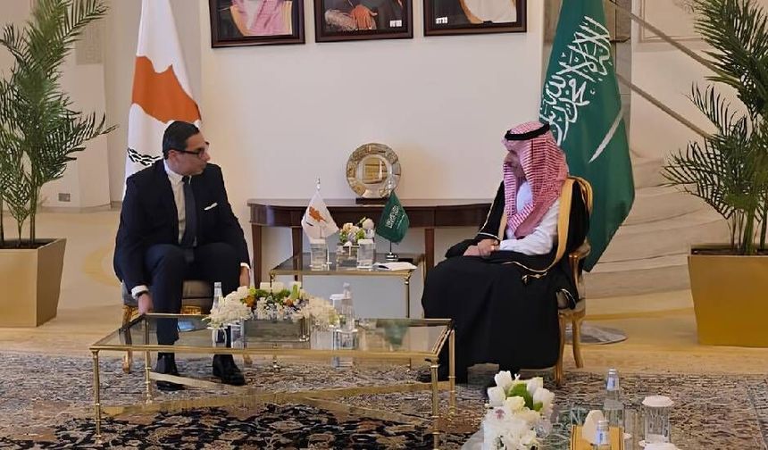 Suudi Arabistan ve Rum dışişleri bakanları Riyad’da bir araya geldi