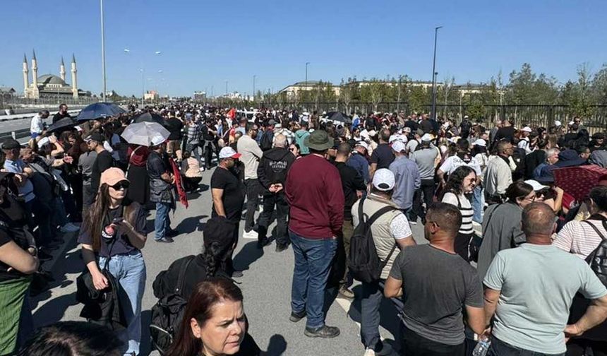 Sendikalar: Ya İstifa edecekler, ya bu halkın iradesine evet diyecekler. Buradan dönüş yoktur...