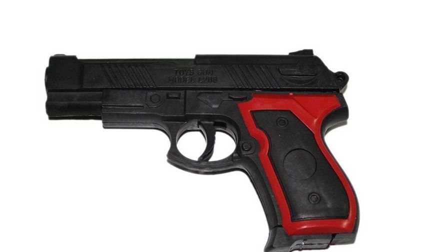 Yer Gazimağusa: Trafikte oyuncak tabanca gösterdi!