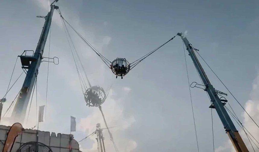 İspanya’da lunaparkta dev sapan olarak bilinen oyuncağın halatı koptu!
