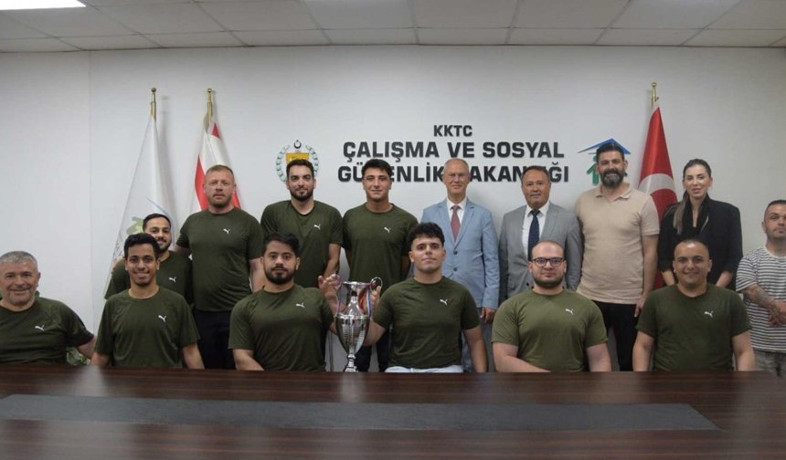Hasipoğlu, Vakıflar Tekerlekli Sandalye Basketbol Takımı'nı kabul etti