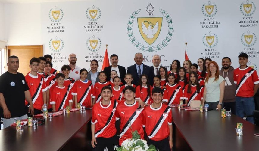 Çavuşoğlu, Cimnastik Federasyonu sporcuları ile bir araya geldi
