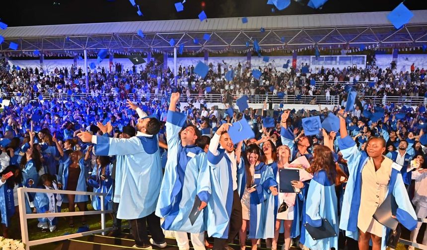 LAÜ 2026 Mezunlarını Geleceğe Uğurladı