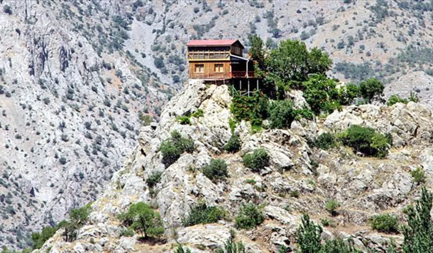 Kayalığın üzerindeki meşhur ev satışa çıktı: Fiyatı belli oldu