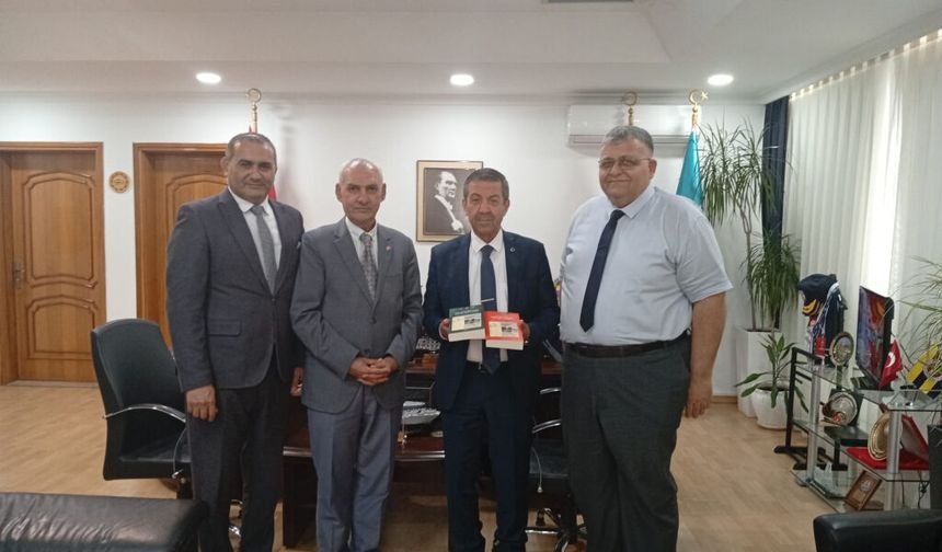 Kıbrıs Vakıflar İdaresi'nin ilk kapsamlı akademik vakıf eseri Ertuğruloğlu'na tanıtıldı