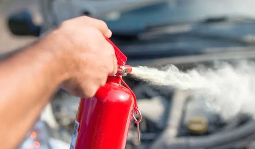 Park halindeki otobüs alev aldı