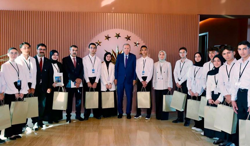 Hala Sultan İlahiyat Koleji öğrencileri "Maziden Âtiye" programına katıldı