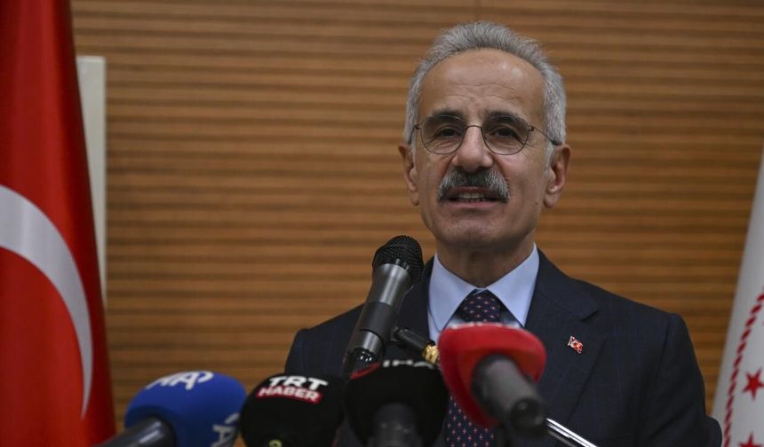 Uraloğlu: 19 yolcu için arama kurtarma çalışmaları devam ediyor