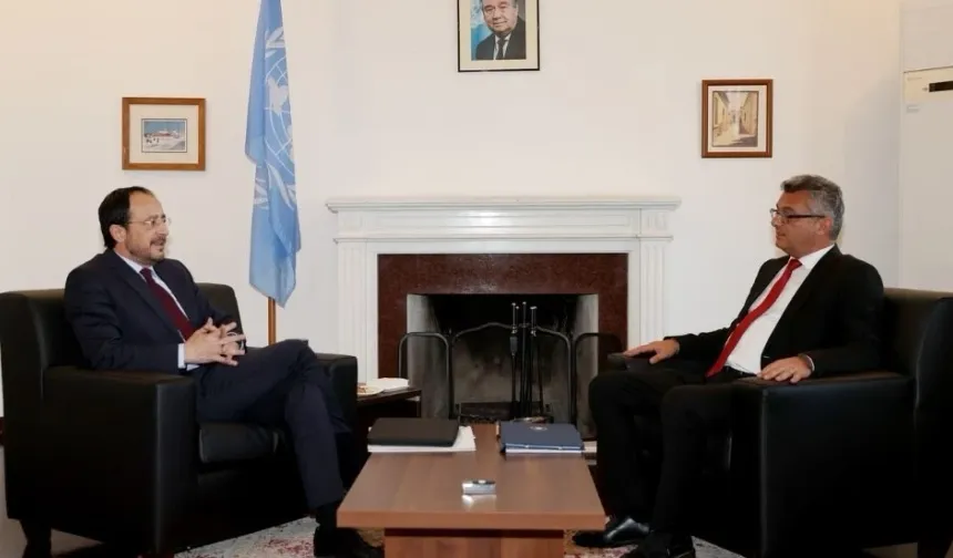 Tufan Erhürman ve Nikos Hristodulidis’in ara bölgedeki görüşmesi başladı