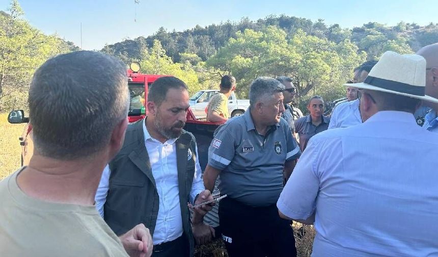 Bakan Çavuş, yangın bölgesine giderek çalışmaları takip etti