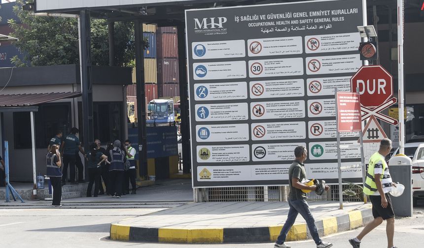 Mersin Limanı'nda kimyasal sızıntı: Yoğun kokudan 35 kişi etkilendi