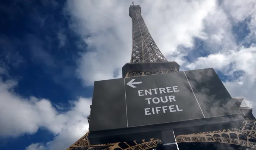 Eyfel Kulesi'nde kadın çalışan krizi
