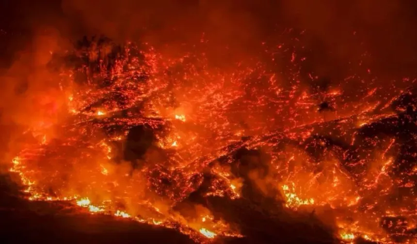 Antalya'da orman yangınıyla mücadele... Evler boşaltıldı!