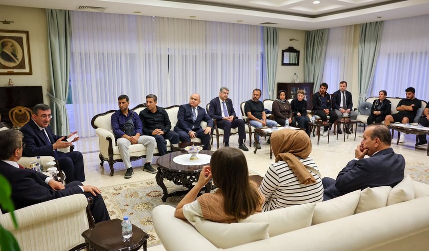 Yılmaz, Filo Jet faciasında kayıp yakınlarıyla bir araya geldi