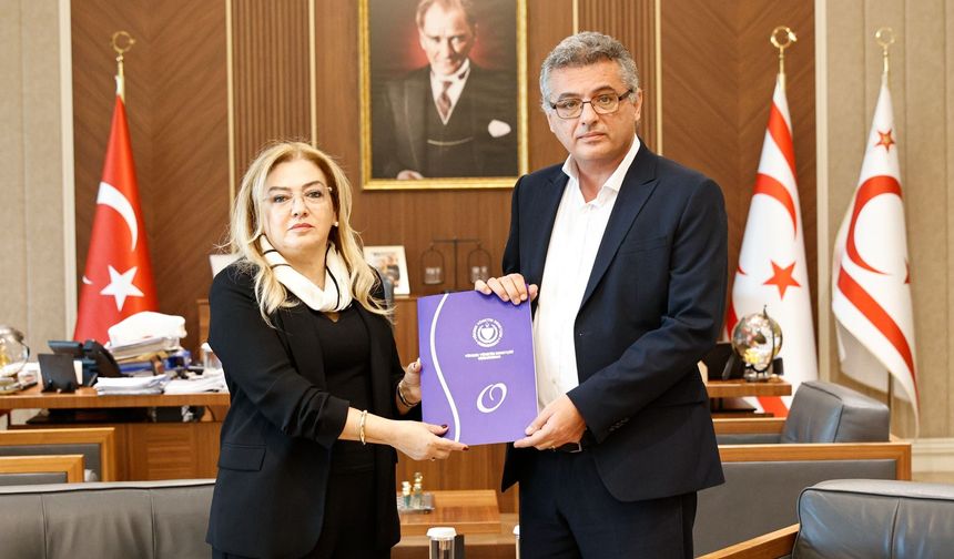 İlkan Varol, Ombudsman raporunu Erhürman’a sundu