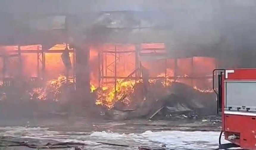 Alayköy Sanayi Bölgesi'nde yangın…Ekiplerin müdahalesi sürüyor