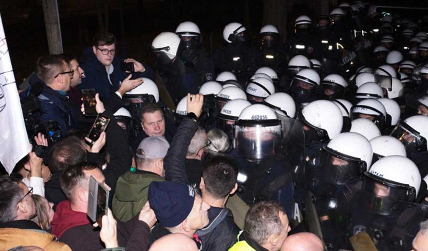 Polonya'da Anayasa Mahkemesi krizi: Neler oldu?