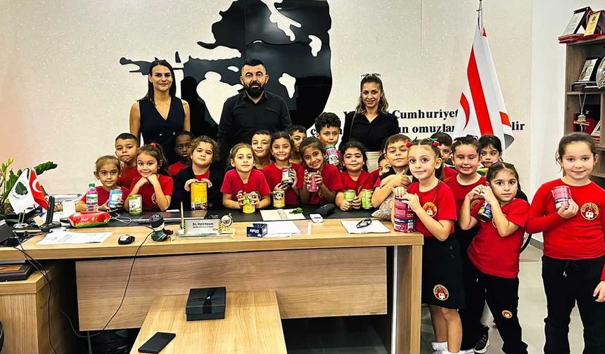 Serdarlı İlkokulu öğrencilerinden mama bağışı